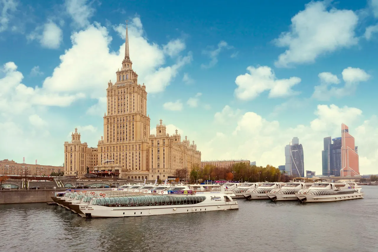 Отели с видом на Москву реку